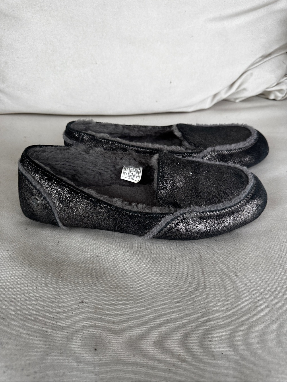UGG Ansley Metallic Black Charcoal Shimmer Moccasin Slippers – Size 10